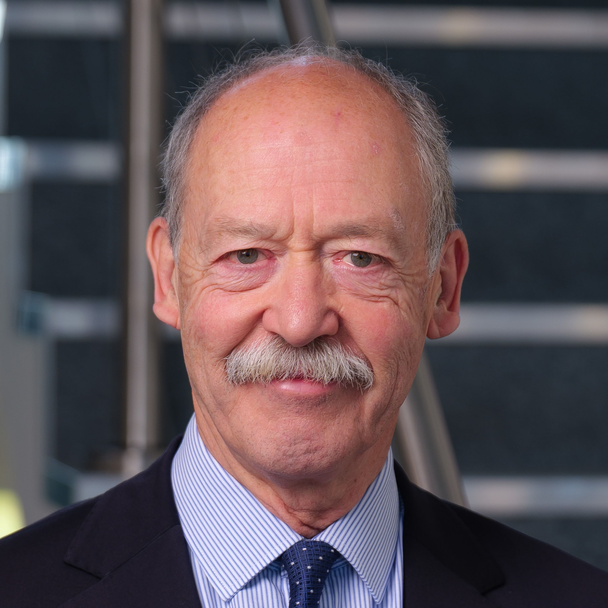 Dr. Neil Johnson 